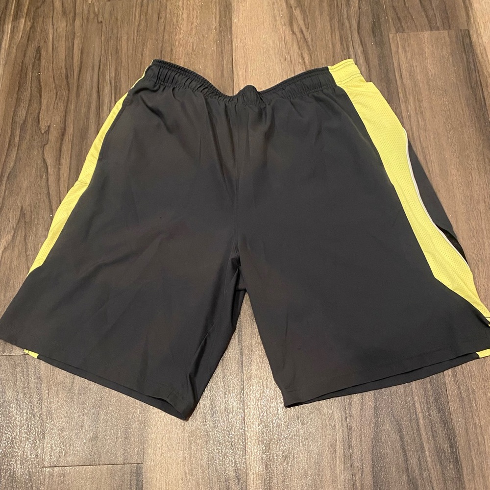 Reebok Men’s Large Gym Shorts Gray With Yellow With Pockets